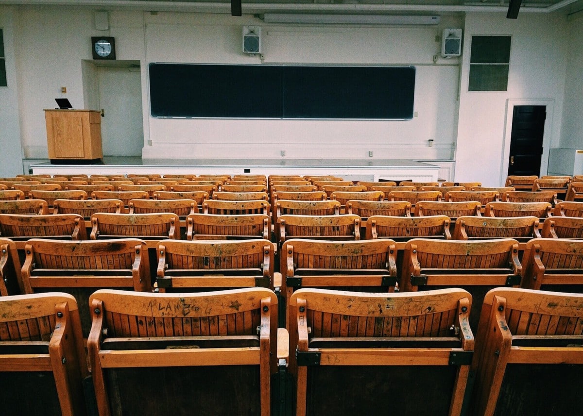 auditorium-empty-chairs-class-scaled-1 WordPress University Was Always Online design tips 